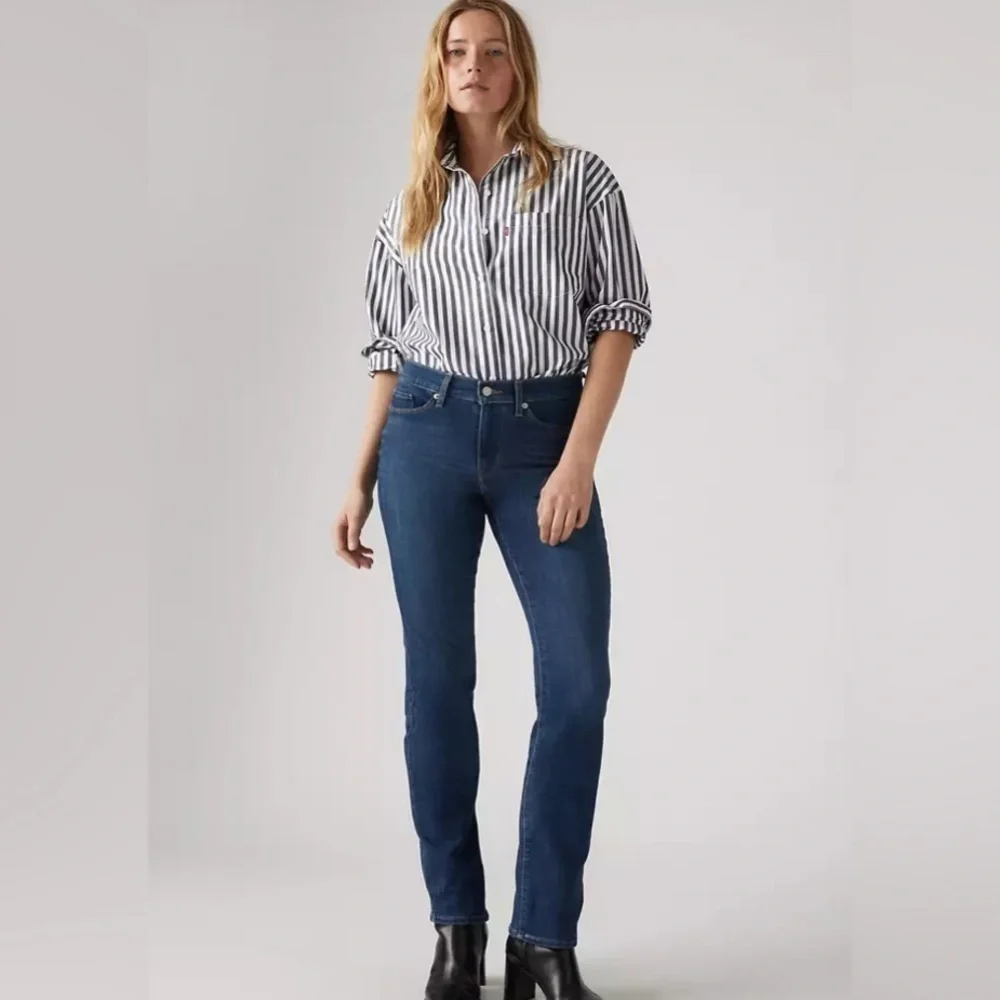 Levi’s Classic Straight Blue Jeans size 33